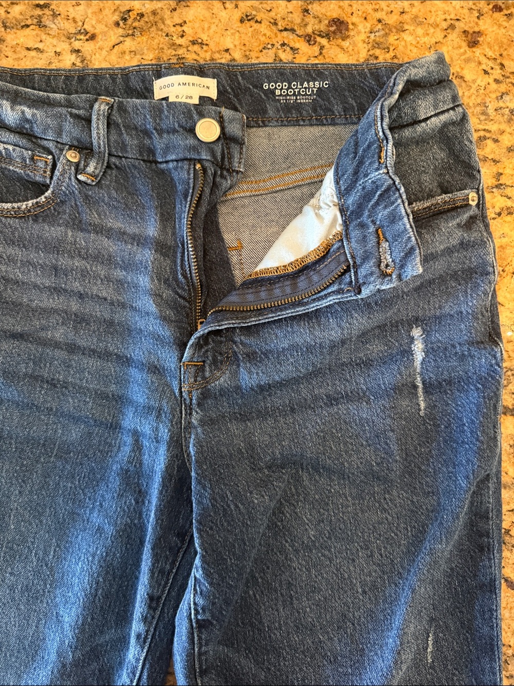 Good American Classic Bootcut Jeans - Dark Blue Wash